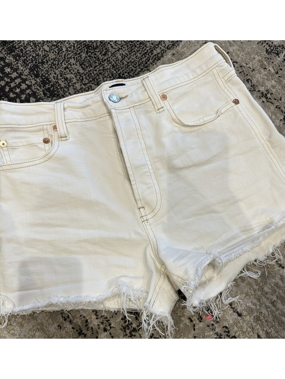 GAP Women’s White Denim Cut Off Shorts Light Wash 5-Pocket Button Mid Rise 4/27